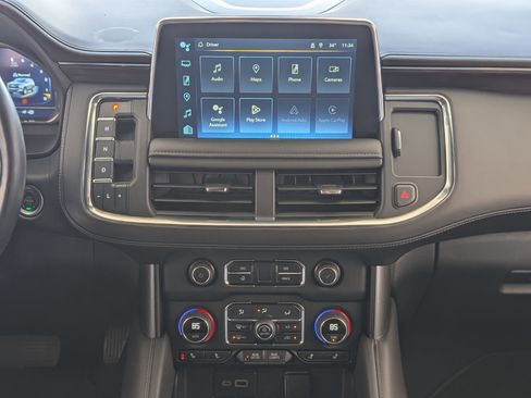 Used 2024 Chevrolet Suburban LT w/ Luxury Package RWD image 27