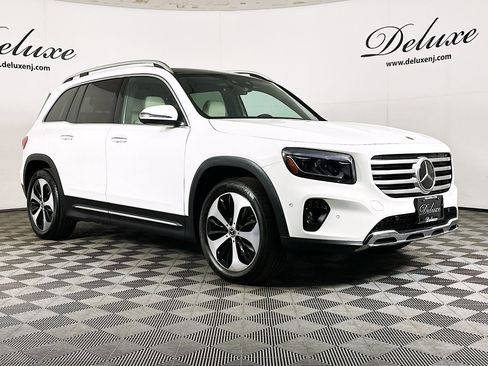 Used 2024 Mercedes-Benz GLB 250 4MATIC w/ Driver Assistance Package image 1