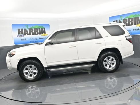 Used 2017 Toyota 4Runner SR5 image 2
