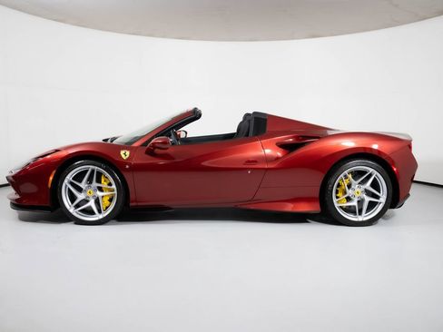 Used 2023 Ferrari F8 Spider image 3