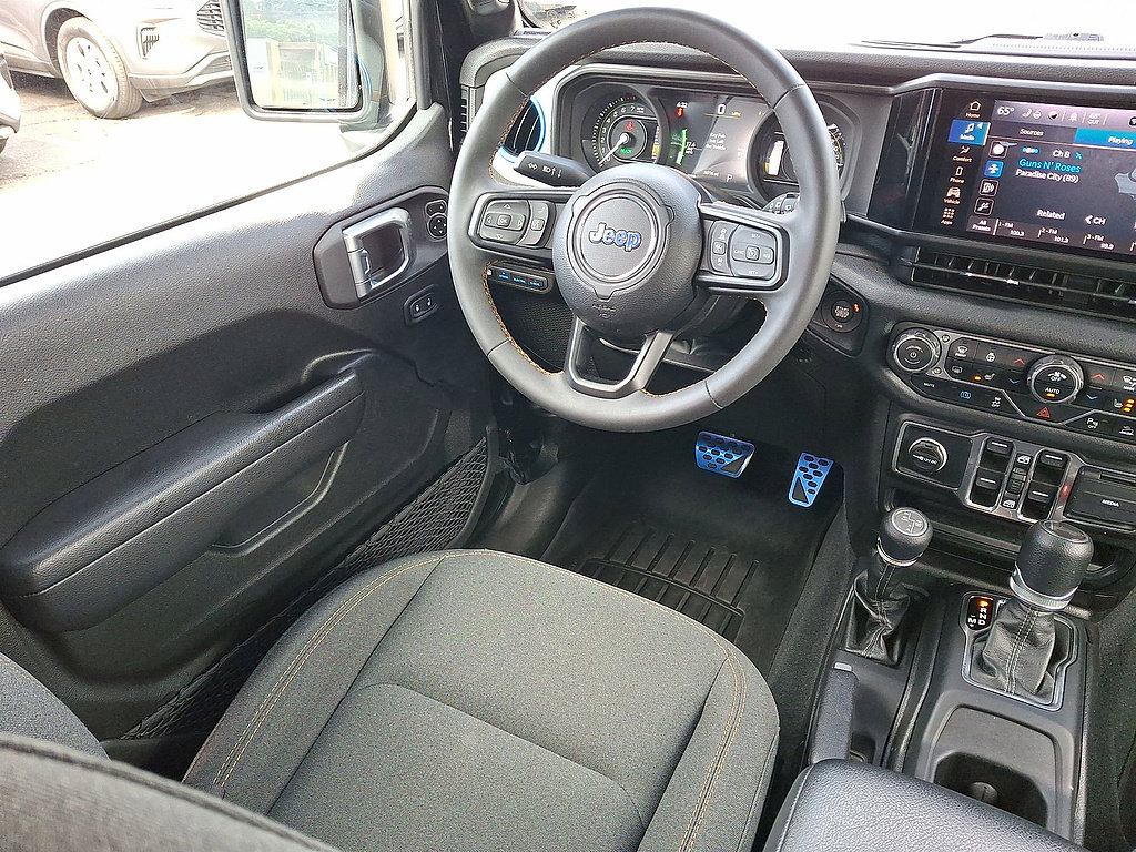 Used 2024 Jeep Wrangler Unlimited w/ Convenience Group AWD/4WD image 15