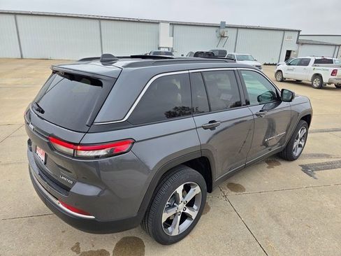 New 2025 Jeep Grand Cherokee Limited w/ Luxury Tech Group II image 8