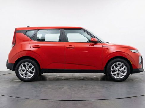 Used 2025 Kia Soul LX w/ LX Technology Package image 11