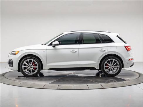 Used 2024 Audi Q5 e Premium Plus w/ Premium Plus Package AWD/4WD image 2