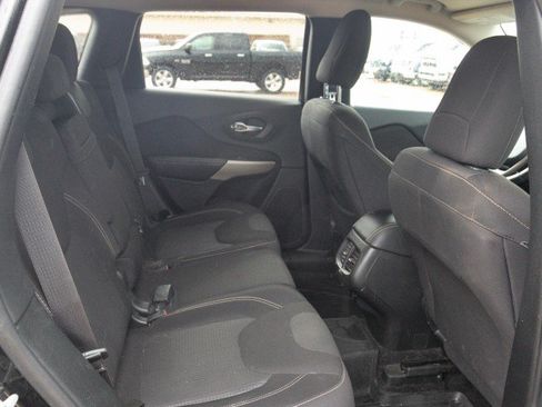 Used 2017 Jeep Cherokee Latitude w/ Cold Weather Group AWD/4WD image 23