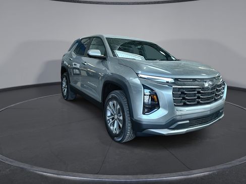 New 2026 Chevrolet Equinox LT w/ Convenience Package II AWD/4WD image 16