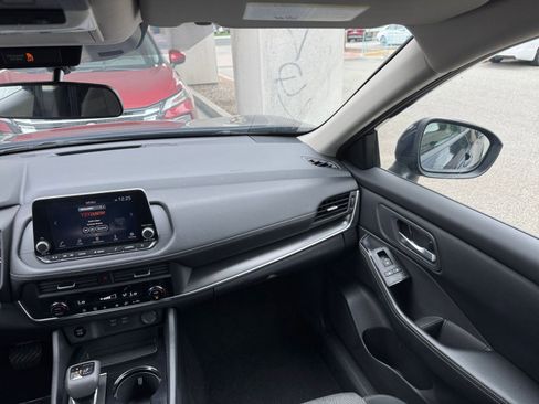 Used 2025 Nissan Rogue SV FWD image 37
