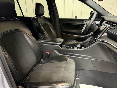 Used 2024 Jeep Grand Cherokee L Laredo image 31