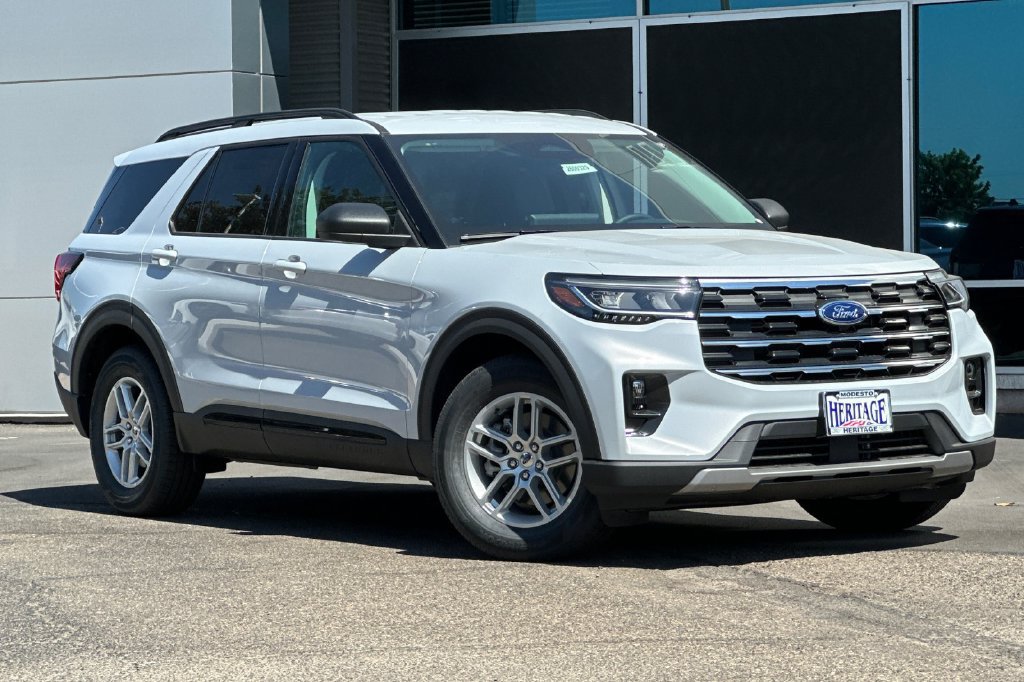 New 2026 Ford Explorer Active w/ Active Comfort Package RWD image 2