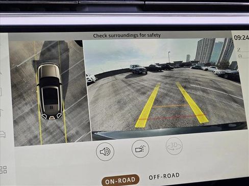 Used 2023 Land Rover Range Rover SE image 12