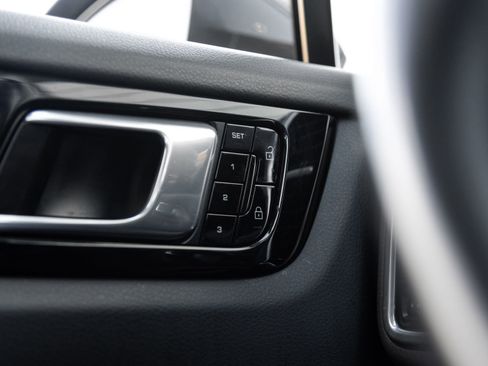 Certified 2021 Porsche Cayenne S image 18