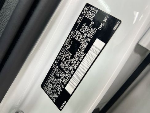 Used 2021 Volvo XC40 T5 R-Design w/ Climate Package image 29