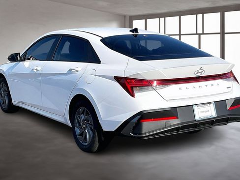 New 2026 Hyundai Elantra Blue image 3
