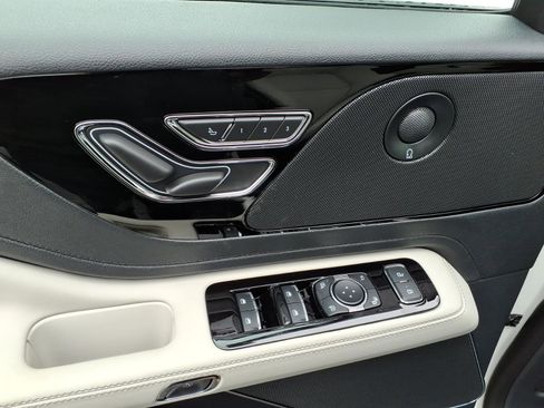 New 2026 Lincoln Aviator AWD image 13