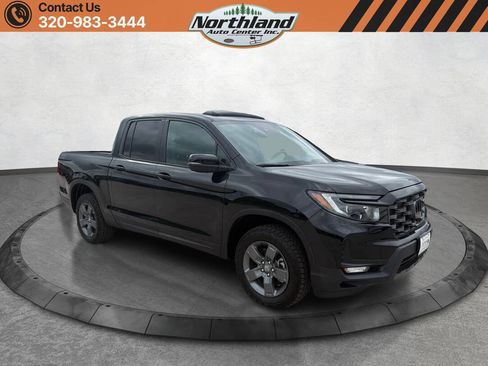 Used 2025 Honda Ridgeline TrailSport image 3