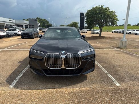 Used 2023 BMW 740i RWD image 2