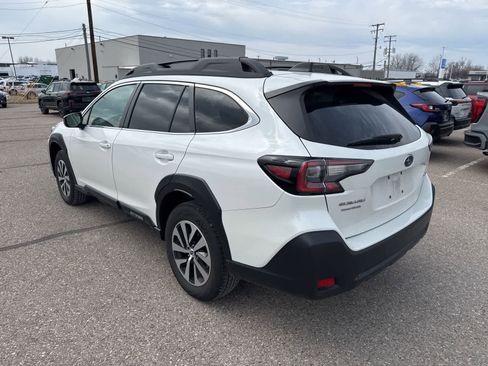 Used 2023 Subaru Outback Premium image 2