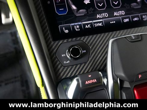 Used 2022 Lamborghini Urus AWD/4WD image 25