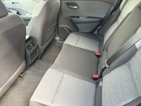 Used 2023 Nissan Rogue SV AWD/4WD image 12