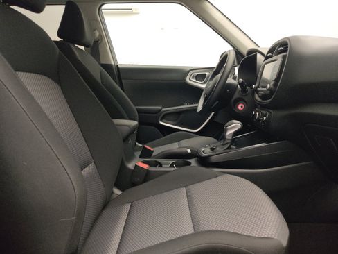 Used 2025 Kia Soul S image 21