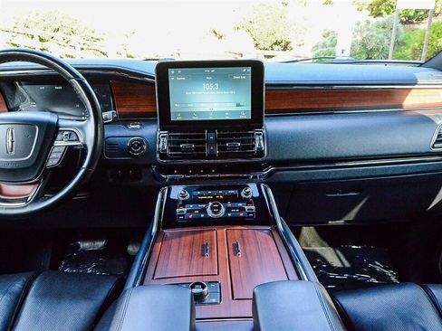 Used 2021 Lincoln Navigator L Reserve image 18