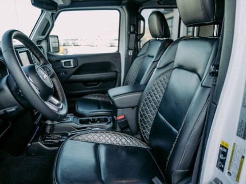 Used 2021 Jeep Gladiator Overland image 21