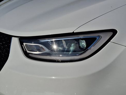 Used 2023 Chrysler Pacifica Touring-L FWD image 9