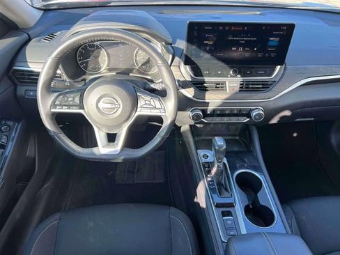 Used 2023 Nissan Altima 2.5 SV w/ SV Premium Package image 12