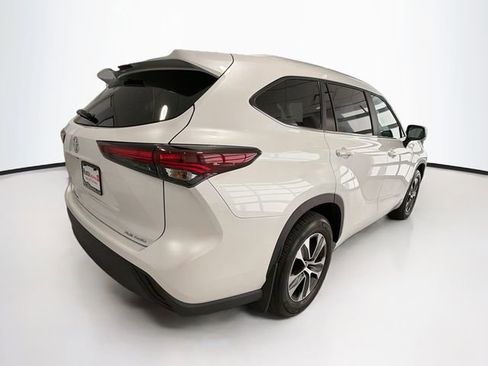 Certified 2026 Toyota Highlander XLE AWD/4WD image 7