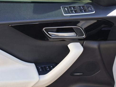 Used 2017 Jaguar F-PACE Prestige image 20