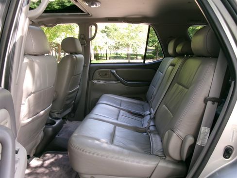 Used 2003 Toyota Sequoia SR5 RWD image 35