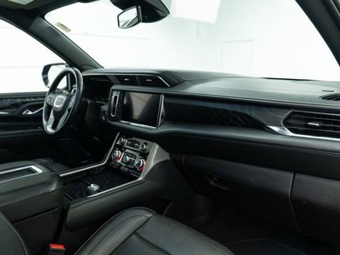 Used 2023 GMC Yukon XL Denali image 15