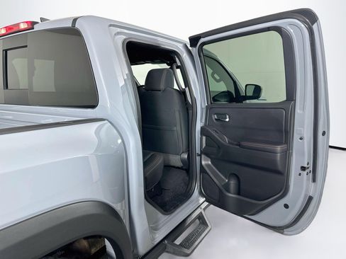 Used 2025 Nissan Frontier PRO-4X AWD/4WD image 28