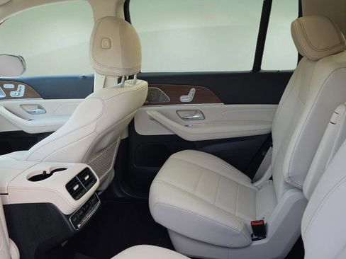 Used 2024 Mercedes-Benz GLS 450 4MATIC image 15