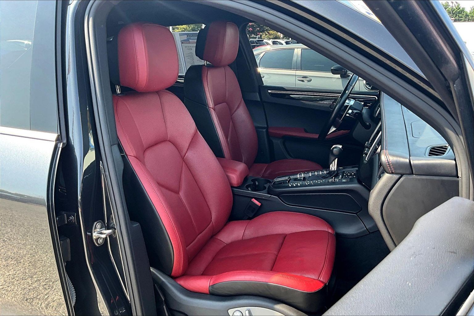 Used 2017 Porsche Macan w/ Premium Package Plus AWD/4WD image 7