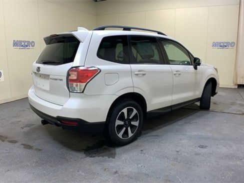 Used 2018 Subaru Forester 2.5i Premium w/ All-Weather Package image 3