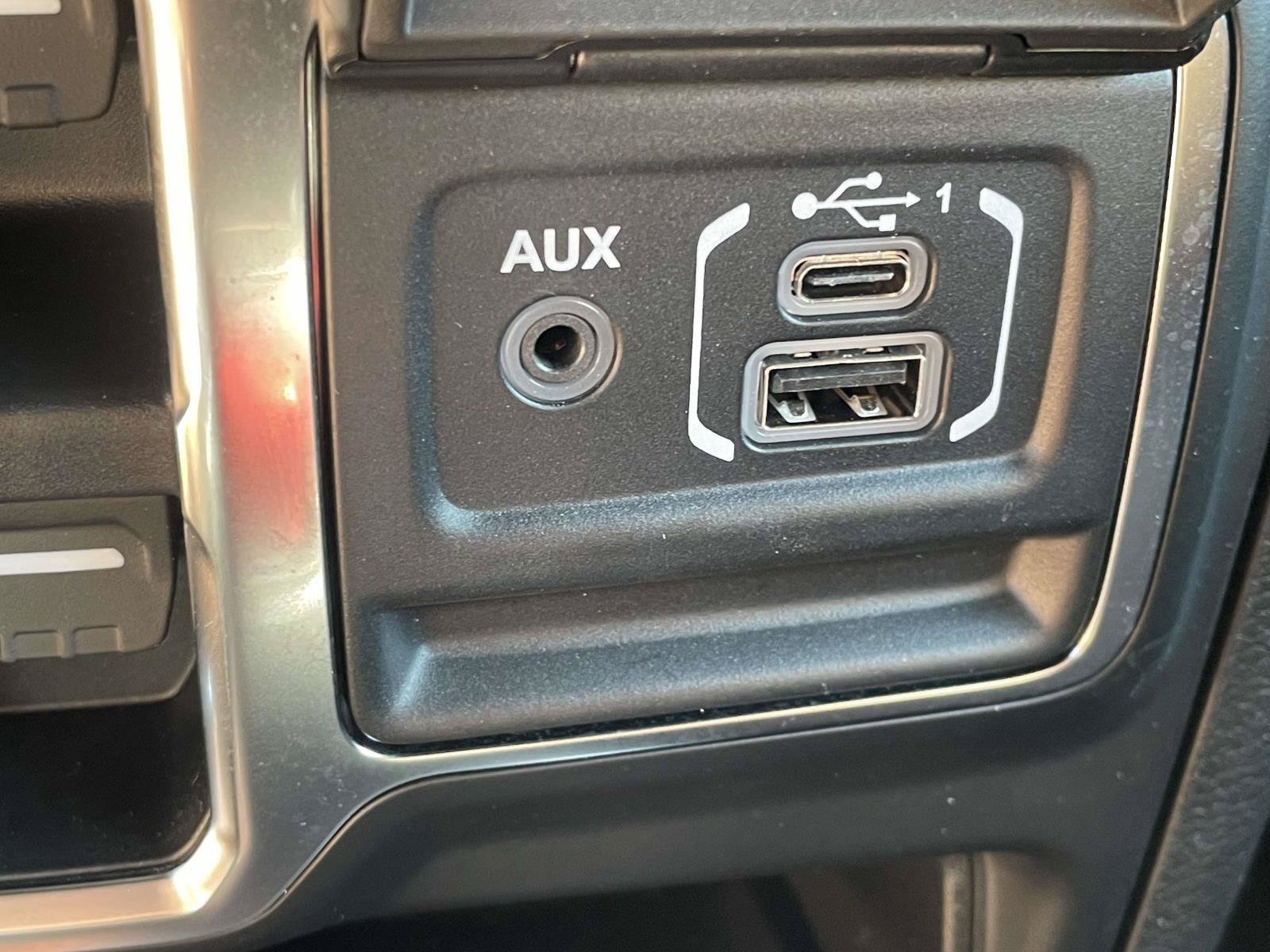 Used 2023 Jeep Gladiator Rubicon w/ Cold Weather Group AWD/4WD image 20