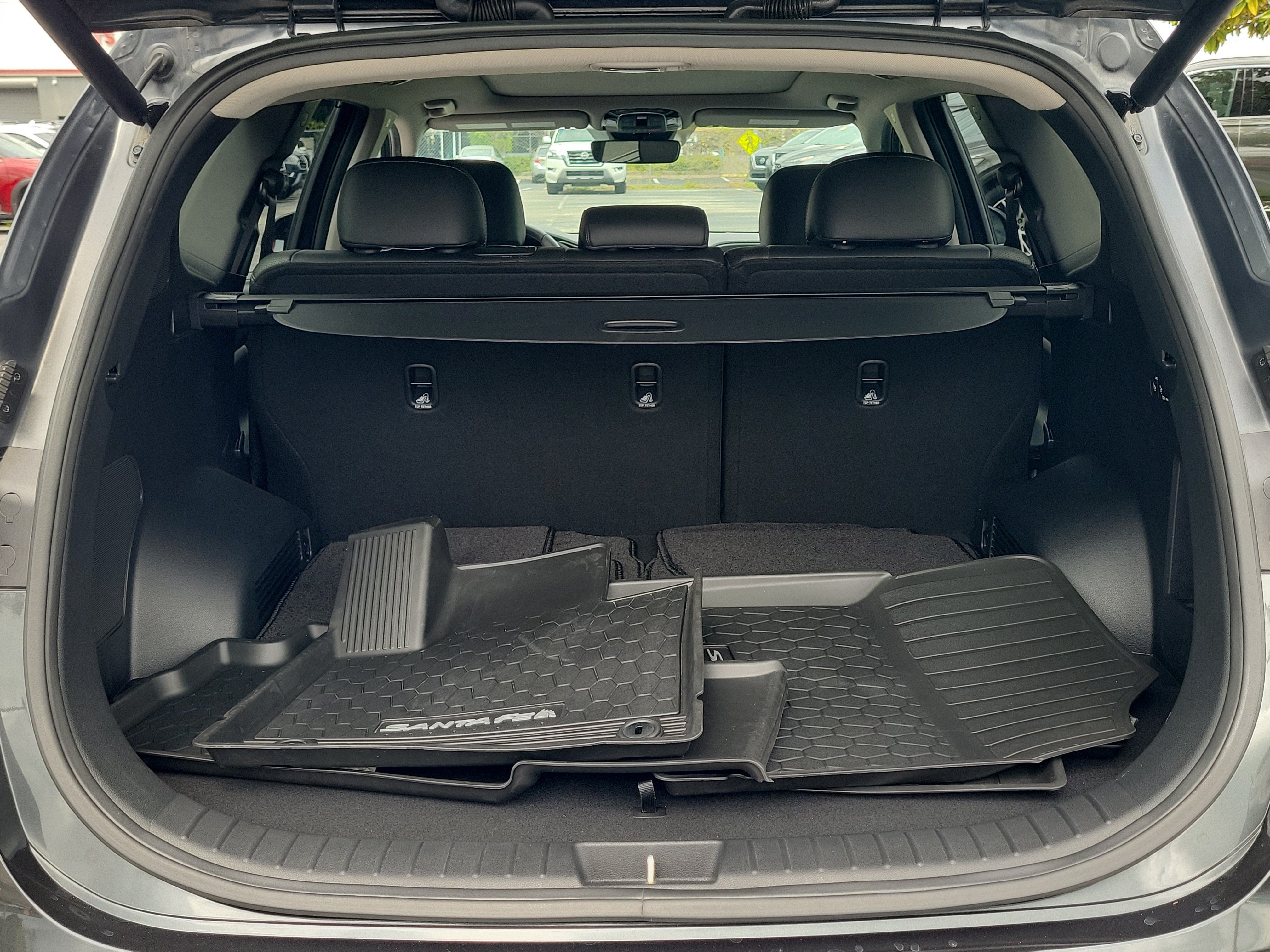 Used 2023 Hyundai Santa Fe SEL w/ Premium Package FWD image 6