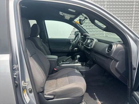 Used 2017 Toyota Tacoma TRD Sport w/ Tow Package (A/T) AWD/4WD image 24
