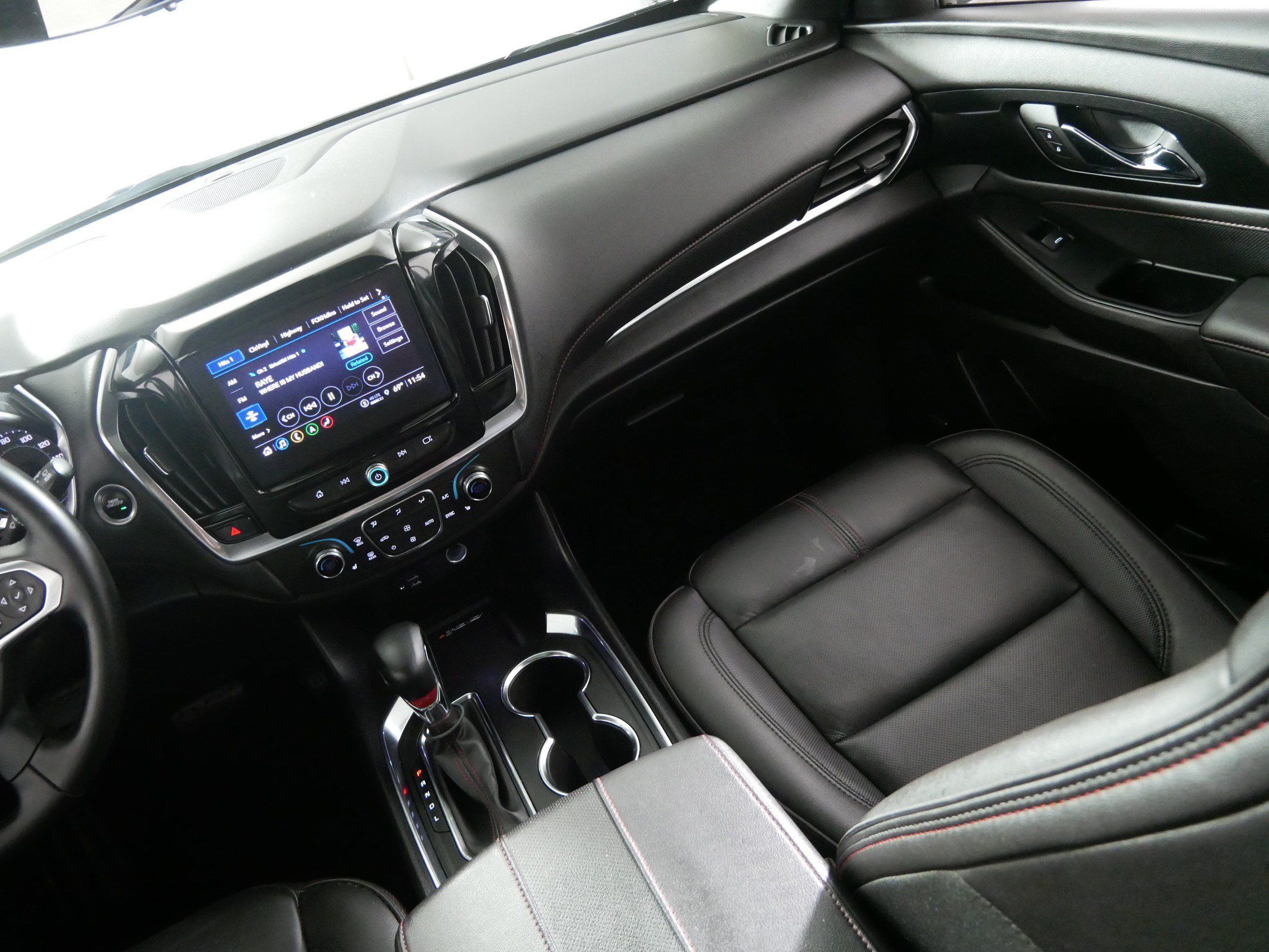 Used 2023 Chevrolet Traverse RS AWD/4WD image 11