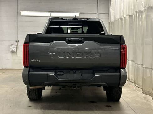 Used 2022 Toyota Tundra SR5 w/ SR5 Convenience Package AWD/4WD image 4