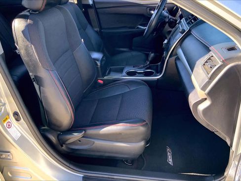 Used 2017 Toyota Camry XSE image 8