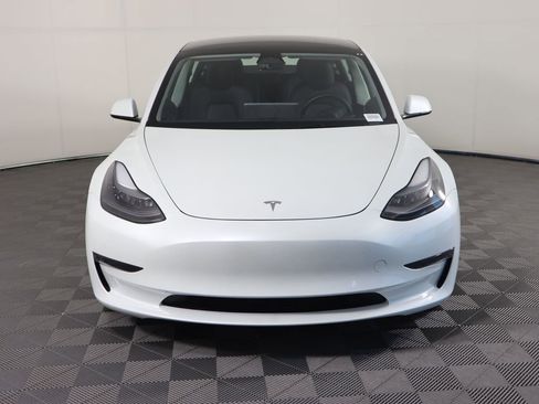 Used 2023 Tesla Model 3 Standard Range image 2
