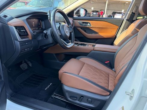 Certified 2024 Nissan Rogue Platinum w/ Platinum Premium Package FWD image 11