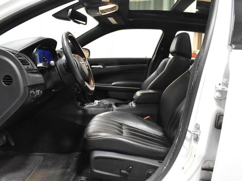 Used 2018 Chrysler 300 S w/ 300S Premium Group image 3