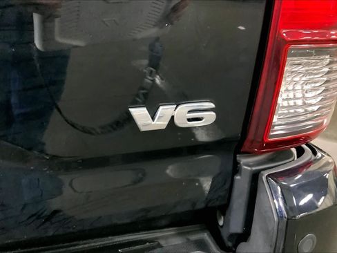 Used 2018 Toyota Tacoma TRD Sport AWD/4WD image 10