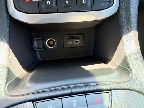 Used 2023 GMC Acadia SLT AWD/4WD image 32
