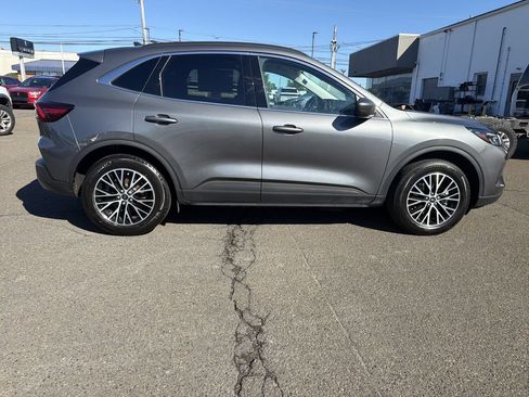 Used 2025 Ford Escape SE FWD image 6
