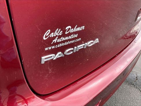 Used 2017 Chrysler Pacifica Touring w/ Tire & Wheel Group image 31