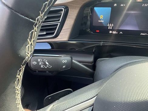 Used 2025 Volkswagen Atlas SE image 35